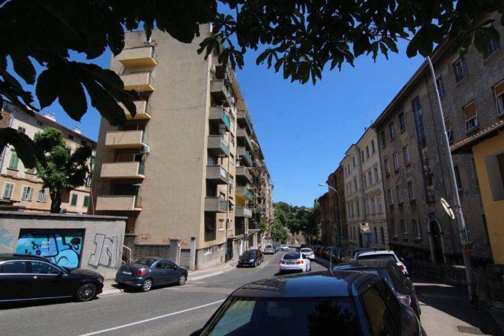 Fast Friend - Cozy Apartment In The Center With Private Garage Rijeka Exteriör bild