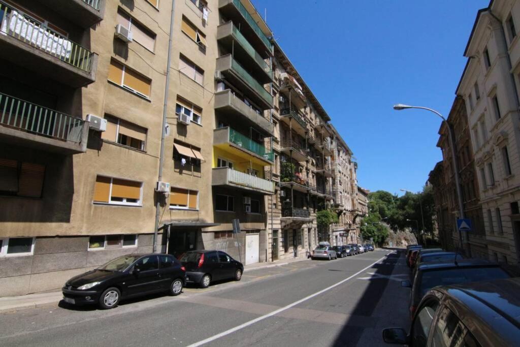 Fast Friend - Cozy Apartment In The Center With Private Garage Rijeka Exteriör bild