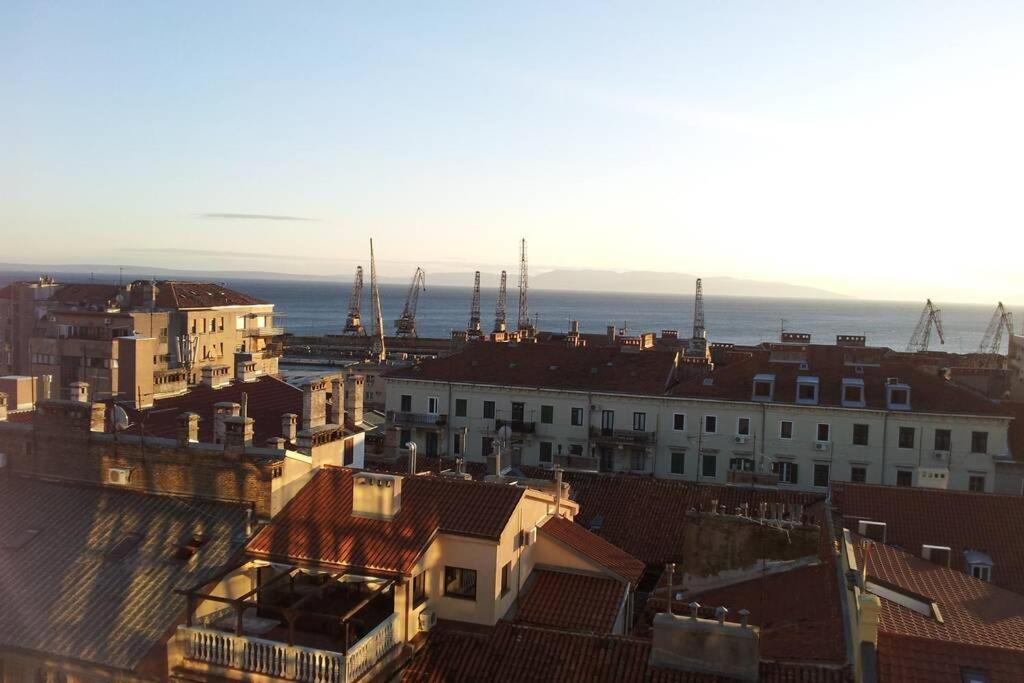 Fast Friend - Cozy Apartment In The Center With Private Garage Rijeka Exteriör bild