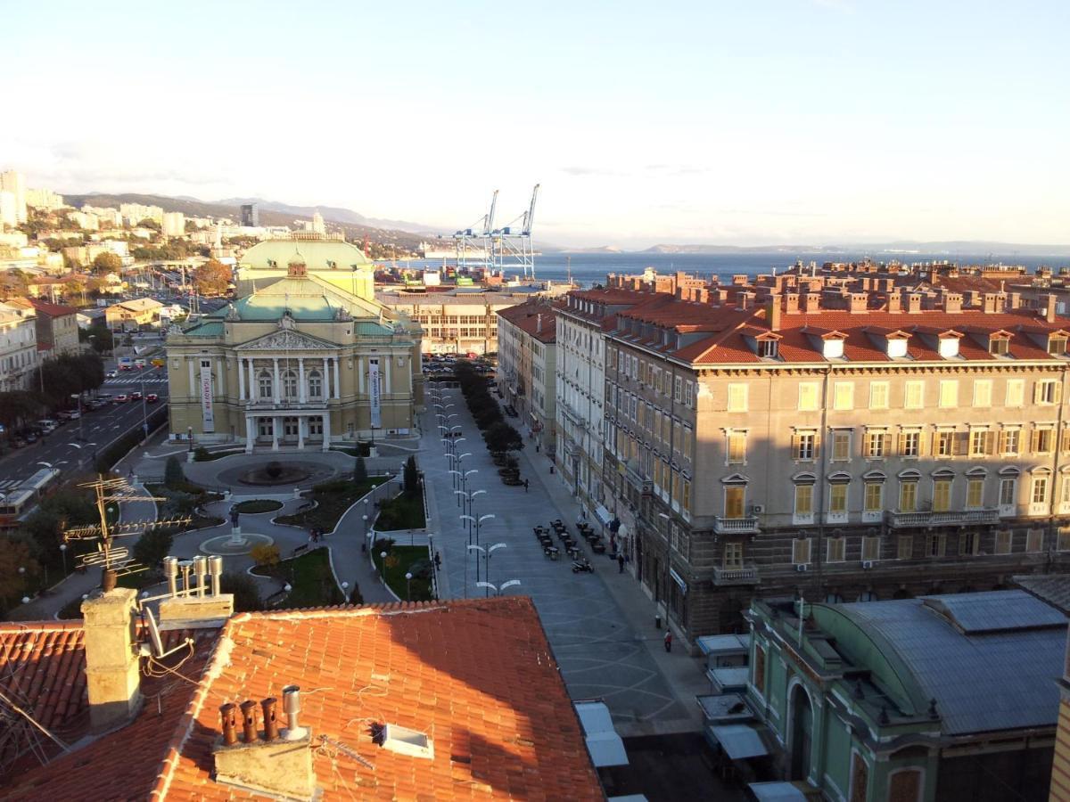 Fast Friend - Cozy Apartment In The Center With Private Garage Rijeka Exteriör bild